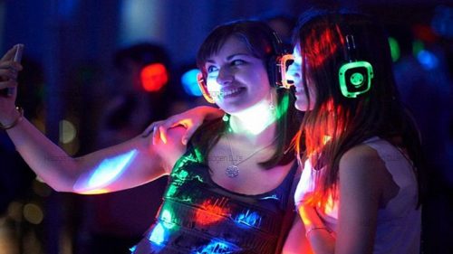 silent-disco-DJ-party-headphones-hire-wireless-music-festival-club-nightlife-nightclub-concert-after-dark-event-hens-school-meditation_wm